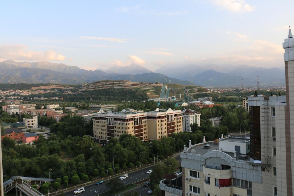 Penthouse With 3-Bedrooms Almaty Exterior foto