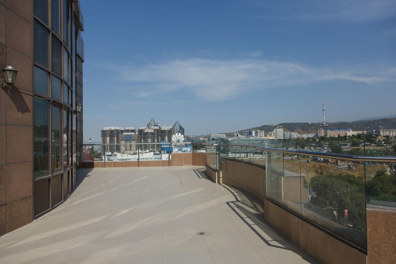 Penthouse With 3-Bedrooms Almaty Exterior foto