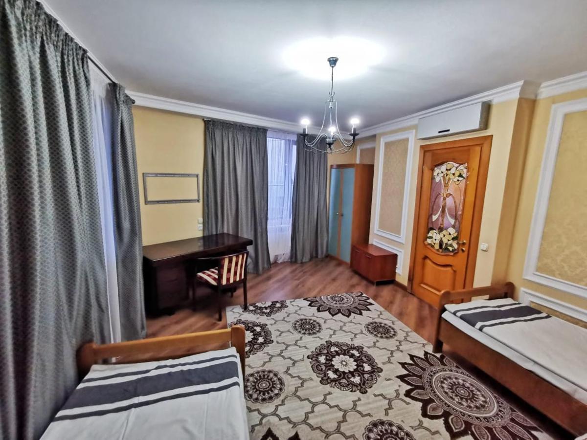 Penthouse With 3-Bedrooms Almaty Exterior foto